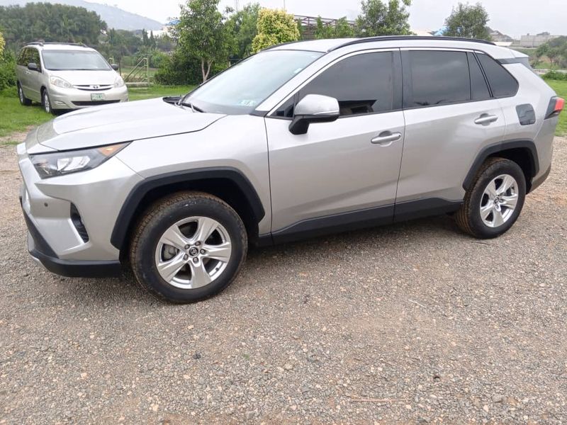 Thumbnail 10 of 2020 Toyota RAV4 XLE